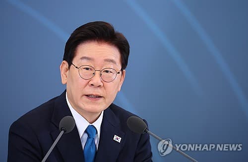 Lee calls for deregulation in new businesses