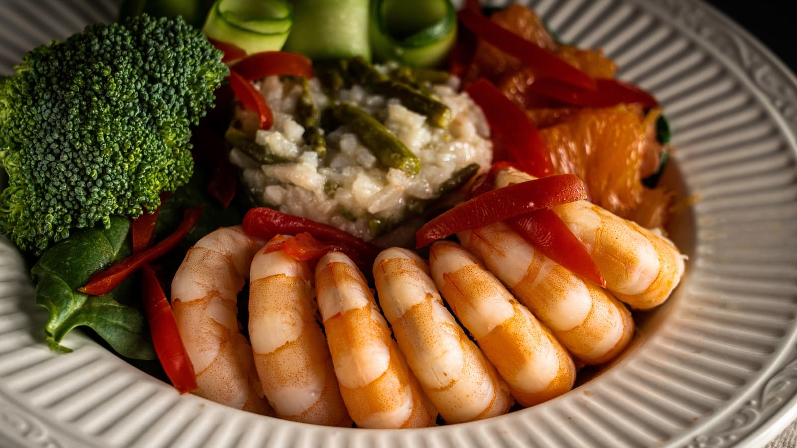 Give Poached Shrimp A Subtle Heat With This Simple Seasoning
